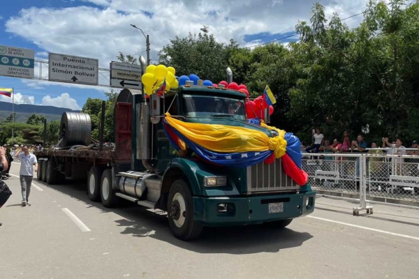 Paso de carga por la frontera colombo-venezolana será de 10 am a 5 pm, dijo el ministro Araguayán