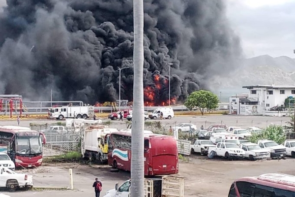 Cayó un rayo y la refinería de Puerto La Cruz se incendió: El Aissami reporta que no hay heridos