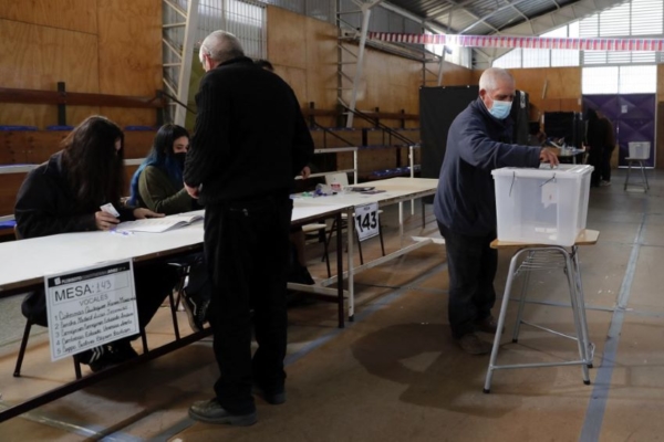 Voto joven puede inclinar la balanza en plebiscito constitucional en Chile