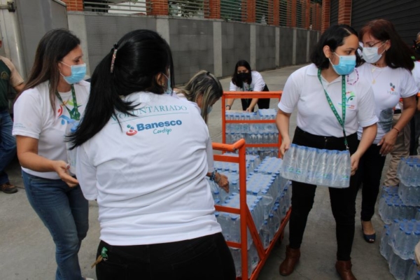 Banesco donó insumos básicos a población de Las Tejerías con el apoyo de sus colaboradores