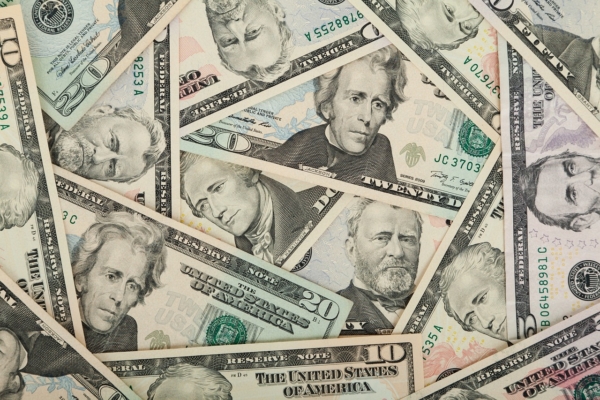 Precios en divisas «han aumentado casi un 50%» en un año, según economista
