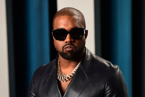 Polémico rapero Kanye West quiere comprar red social pro Trump Parler
