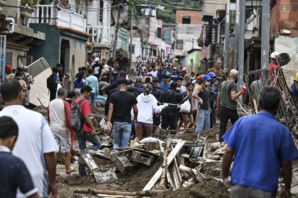 Trasladan primer grupo de damnificados de Las Tejerías a los estados Falcón y Cojedes