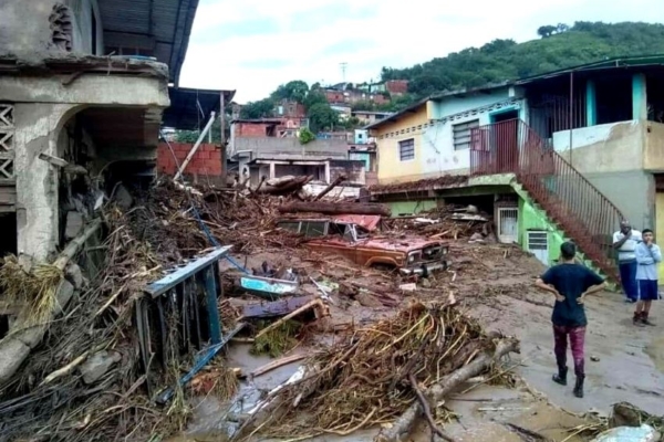 Corte de fibra óptica en 4 estados, tragedia en Las Tejerías y previsión de más lluvias: un país en emergencia