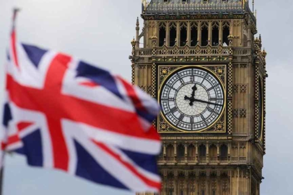 Primer ministro de Reino Unido planea aumentar impuestos y reducir el gasto público