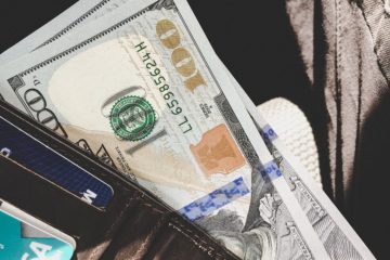 D&oacute;lar oficial cerr&oacute; este viernes 20 de febrero en Bs.405,35 con un alza semanal de 2,27%