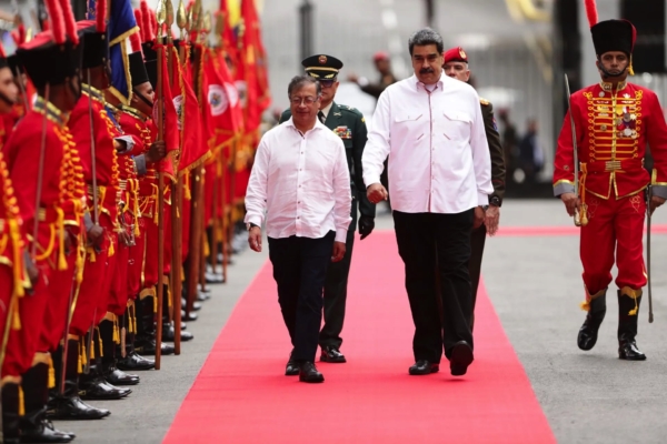 Cumbre de presidentes izquierdistas latinoamericanos en París buscará facilitar diálogo político en Venezuela