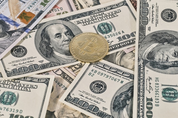Rusia planea prolongar las restricciones a las operaciones con divisas en efectivo