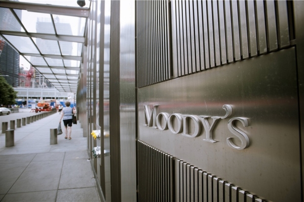 Bloomberg: Moody’s cambia la perspectiva de calificación crediticia de EEUU a negativa