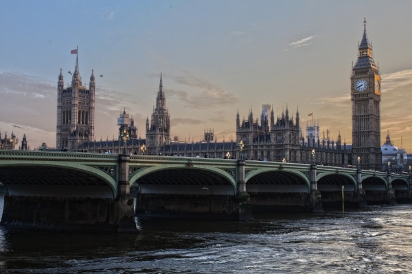 Reino Unido impone un plan de consolidación fiscal por 63.000 millones de euros