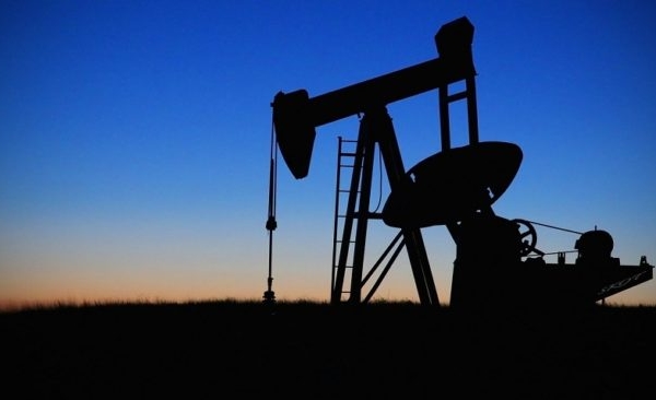 El petróleo de Texas cierra con una subida del 4,1 %, en 75,89 dólares