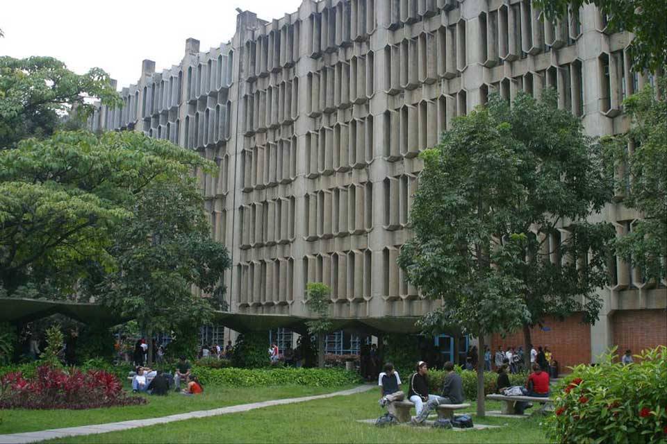 UCV y UCAB: ¿Por qué son universidades de clase internacional a pesar de los obstáculos que enfrentan?