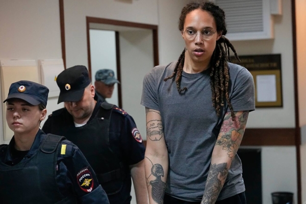 La basquetbolista de EEUU Brittney Griner liberada en un intercambio de prisioneros con Rusia