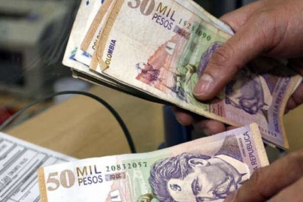 Colombia fija una subida de 16 % en salario mínimo para atajar la inflación