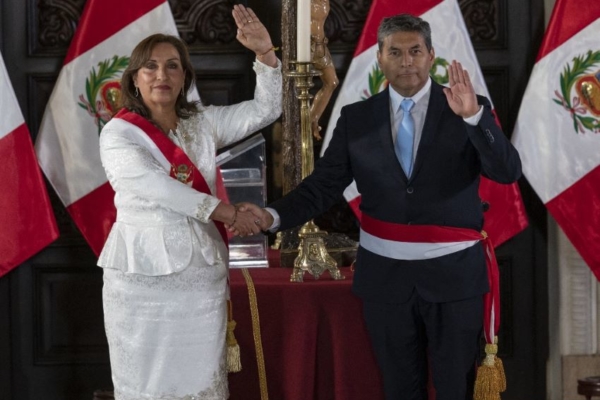 Dina Boluarte logra montar un gabinete para tratar de contener la inestabilidad en Perú
