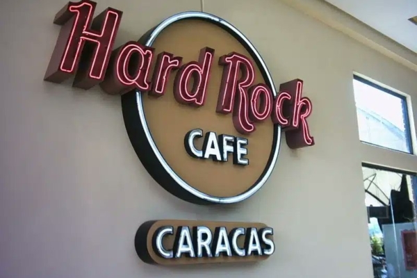 Hard Rock Cafe reabre sus puertas en Caracas en medio de una leve recuperación económica