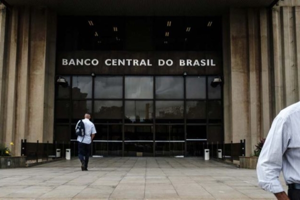 Banco Central de Brasil desacelera la reducción de intereses y los sitúa en 10,50%