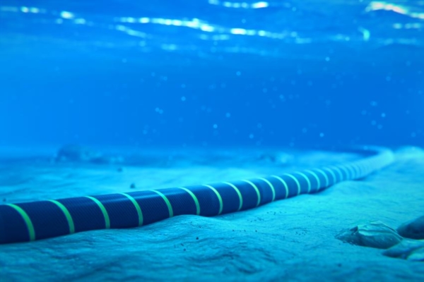 Francia conectará un cable submarino de internet a Cuba en 2023