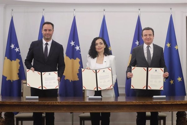 Kosovo firmó solicitud de adhesión a la Unión Europea