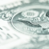 Intervención cambiaria récord y desaceleración de la liquidez ralentizaron alza del dólar