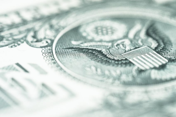 Dólar paralelo bajó más que el oficial y la brecha entre precios se redujo a 0,54% esta semana