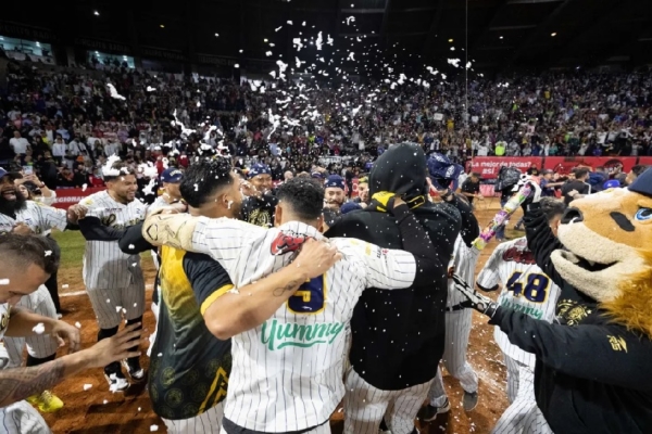 Leones del Caracas ganó la temporada del béisbol de Venezuela y alzó su vigésima primera copa