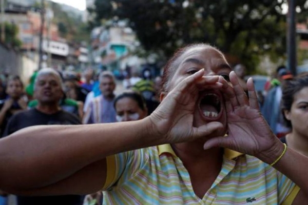 Simpatizantes del chavismo marcharon en defensa de Maduro ante protestas por aumentos salariales