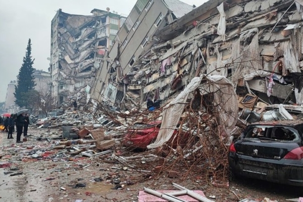 Ayuda llega lentamente a Turquía y Siria donde ya se cuentan más de 24.000 muertos por terremoto