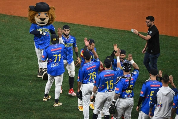 Venezuela vence 7×5 a Colombia en noche récord y es finalista en la Serie del Caribe