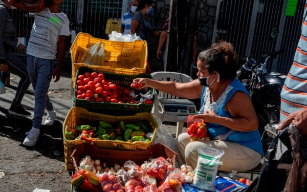 Más de 7 millones de venezolanos ejercen el comercio informal