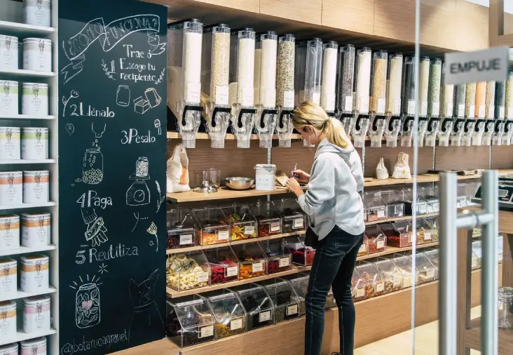 Sin plásticos ni desperdicios: tiendas a granel ganan terreno en Estados Unidos