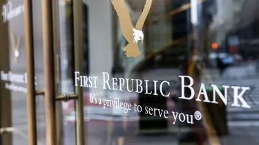 First Republic anuncia despidos tras perder un 40% de sus depósitos