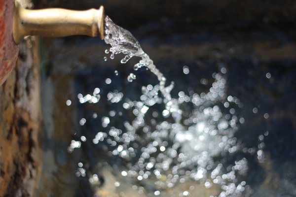 Exvicepresidente de Hidrocapital advierte: agua enviada a los hogares venezolanos está contaminada