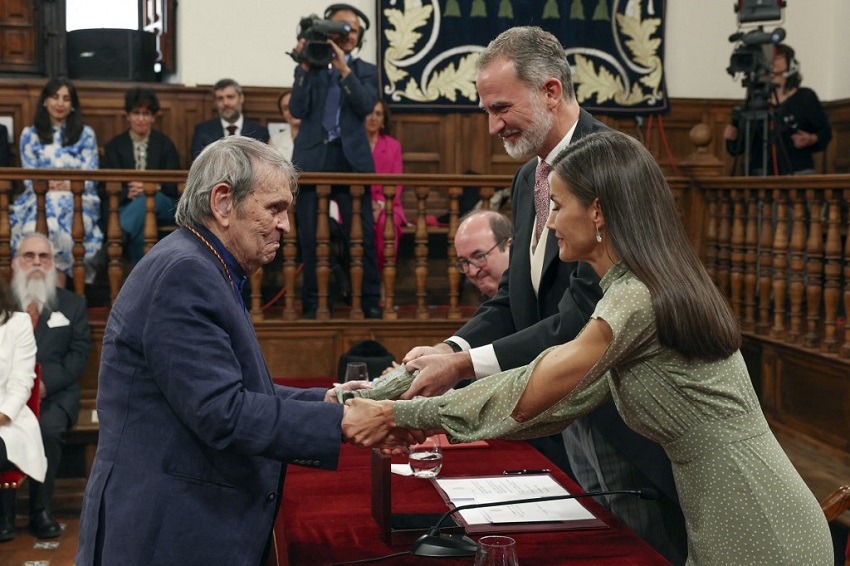 Rafael Cadenas será postulado por la UCV al Premio Nobel de Literatura