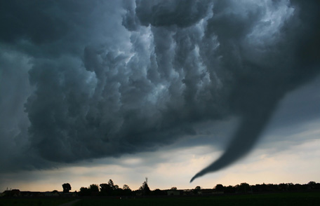 EEUU: tornado deja 3 muertos en Arkansas y tormentas matan a otros 3 en Illinois e Indiana