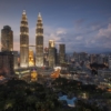 Malasia propone fondo monetario asiático contra el dólar y China se abre a discutirlo