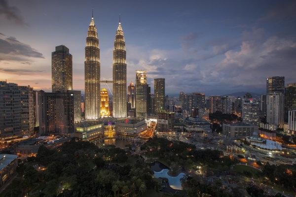 Malasia propone fondo monetario asiático contra el dólar y China se abre a discutirlo
