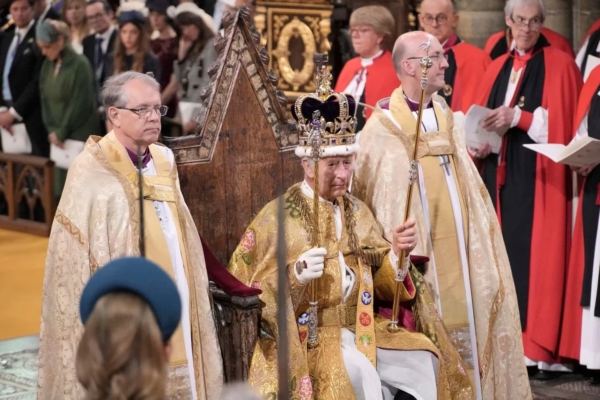 Carlos III es coronado en una histórica ceremonia en Londres