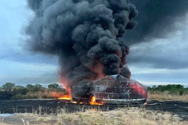 Bomberos controlaron incendio de tanque de petróleo en Cabimas