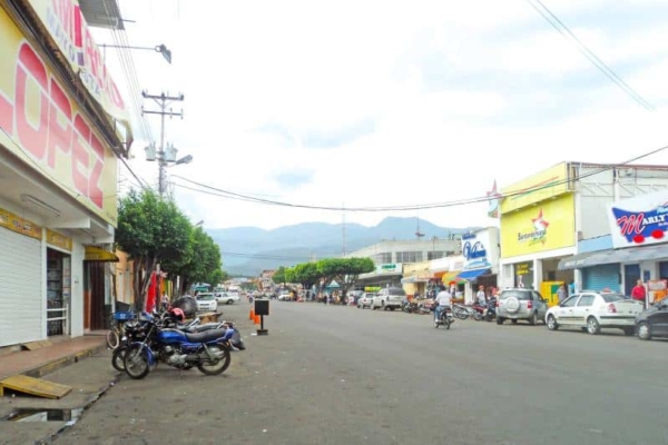 Comerciantes de Ureña exigen a la gobernación un cronograma de cortes eléctricos para poder planificarse