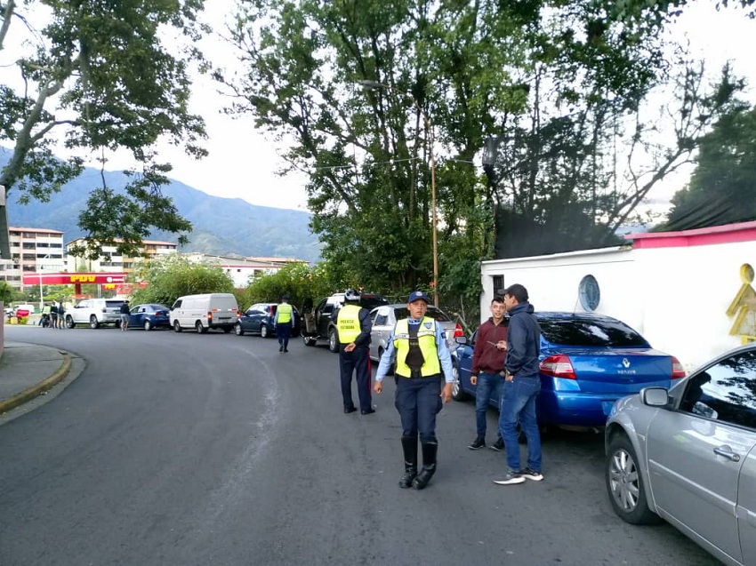 Cola para combustible en Mérida