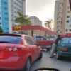 Ciudadanos reportan fuertes colas para echar gasolina este #8Jun en diversas estaciones de servicio en el país