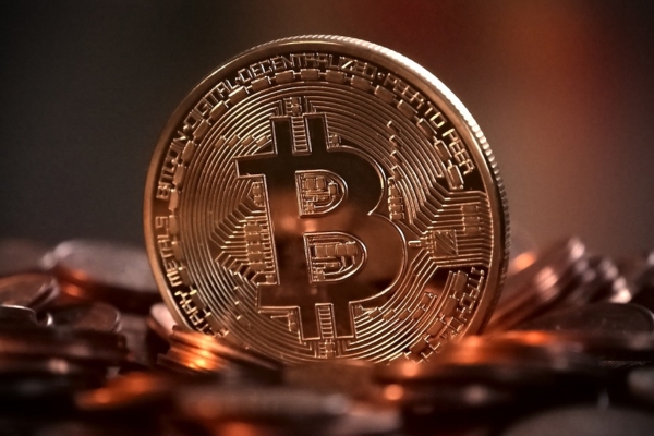 Bitcoin cayó más de 8% en dos días y cotiza en niveles de hace dos meses