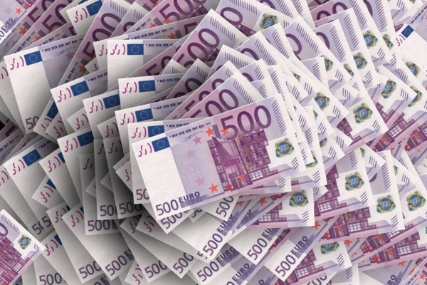 El precio del euro baja al mínimo desde marzo frente al dólar