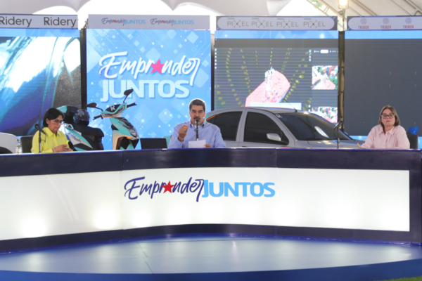 Maduro ordenó la activación del programa de compras públicas para emprendedores