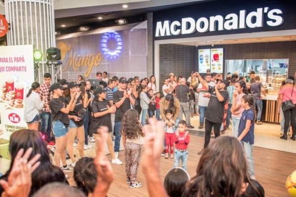 McDonald’s llegó al Sambil La Candelaria sin pitillos ni tapas plásticas