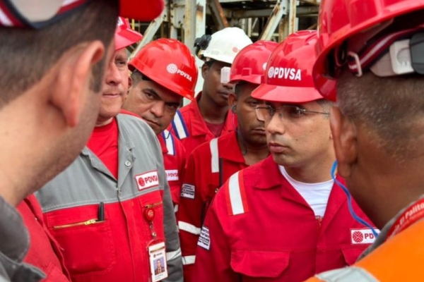 Presidente de PDVSA inspecciona refinerías para afinar estrategias y aumentar la producción de gasolina