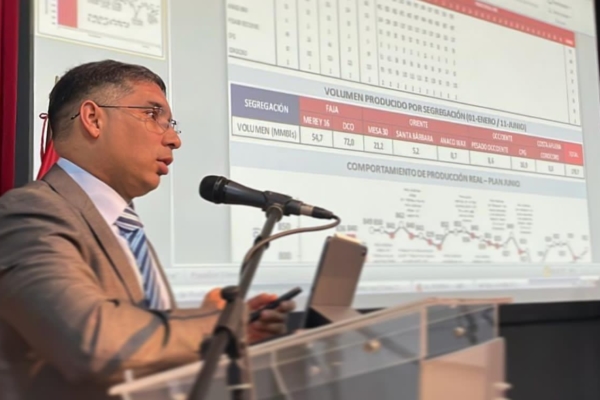 Tellechea anuncia próxima llegada de 100 cisternas para reforzar distribución de combustibles