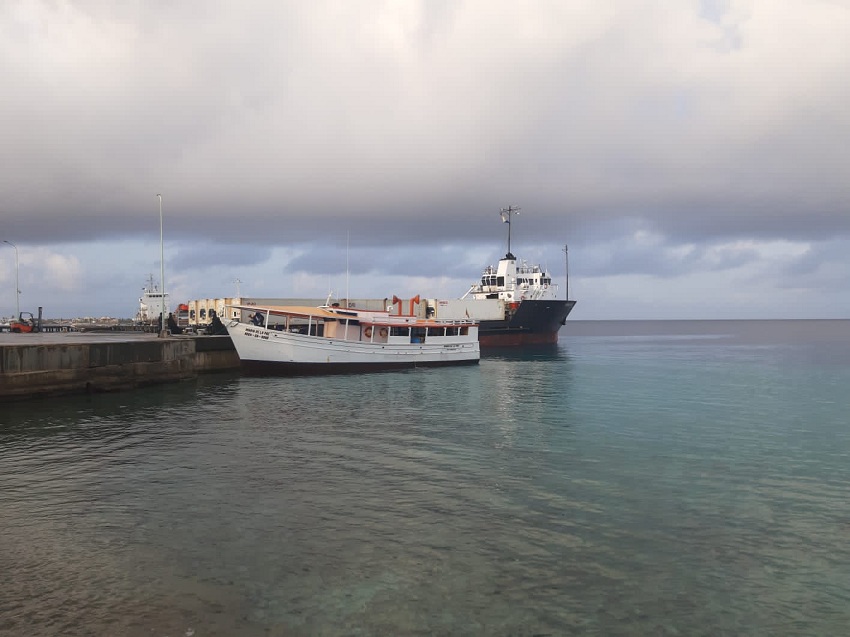 El barco estaba cargado con 20 toneladas de frutas