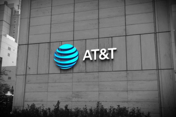AT&T revirtió sus pérdidas y ganó 14.400 millones de dólares en 2023